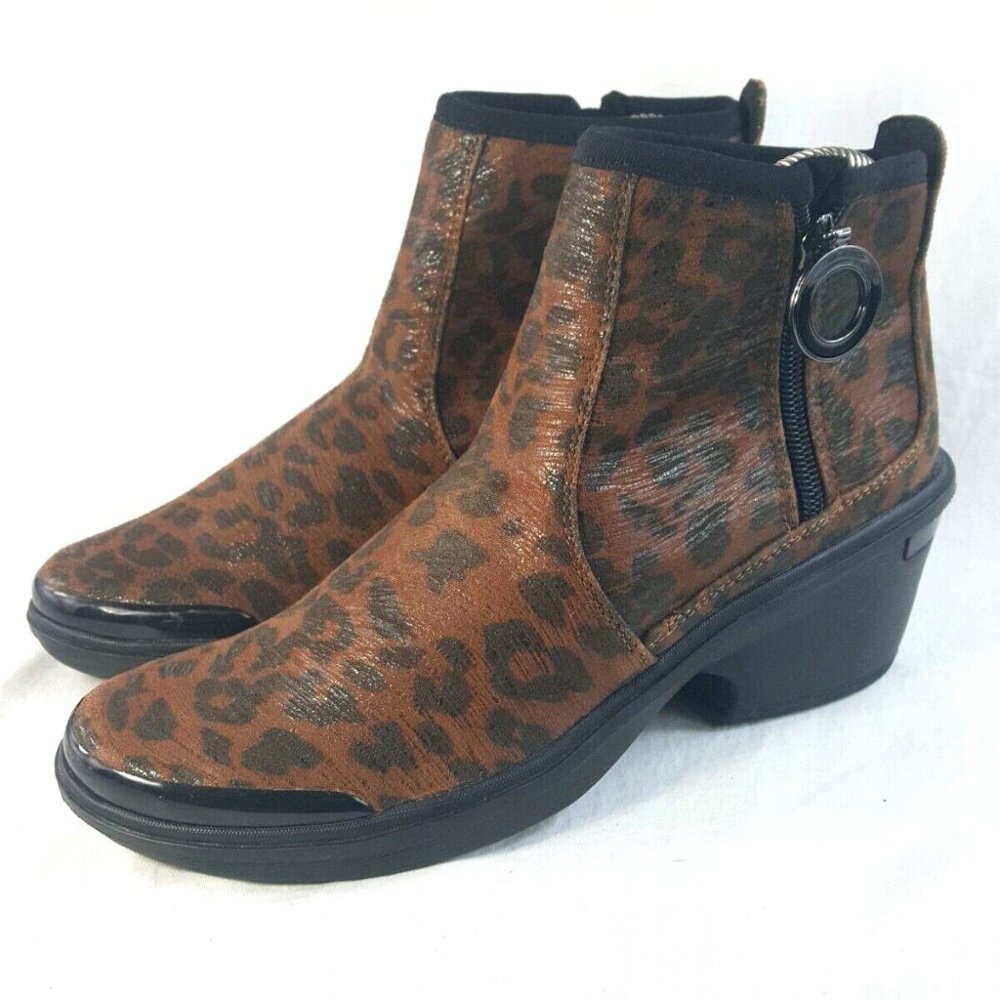BZees Women's Ankle Booties Brown Animal Print Fabric Upper Size 7 M - Picture 4 of 7
